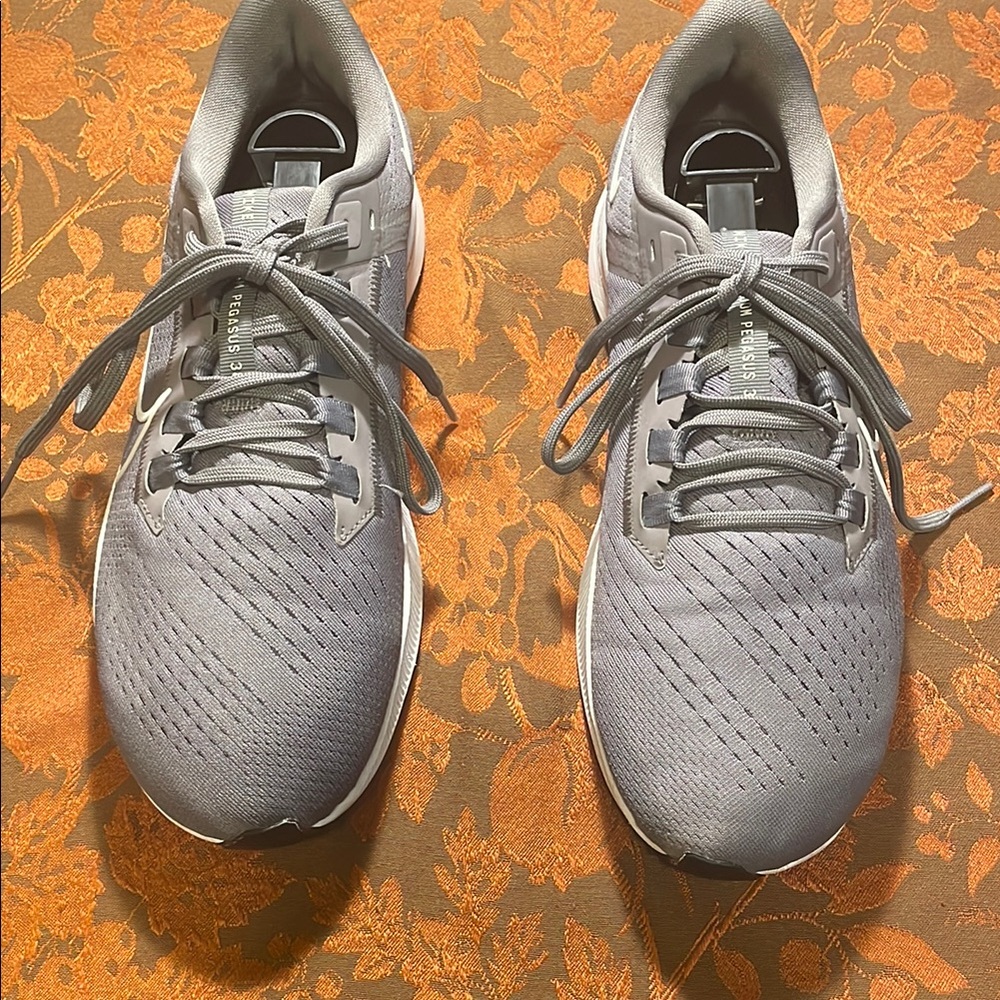 Nike Air Zoom Pegasus 38 Men Shoes . Size 8.5. Excellent Condition. Retail $45.